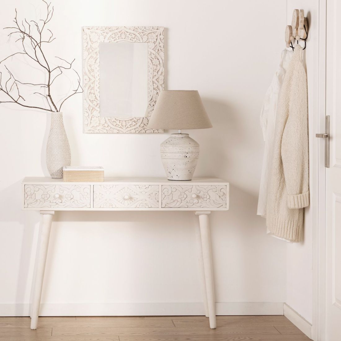 Mueble recibidor/escritorio de estilo natural en blanco vintage Bora