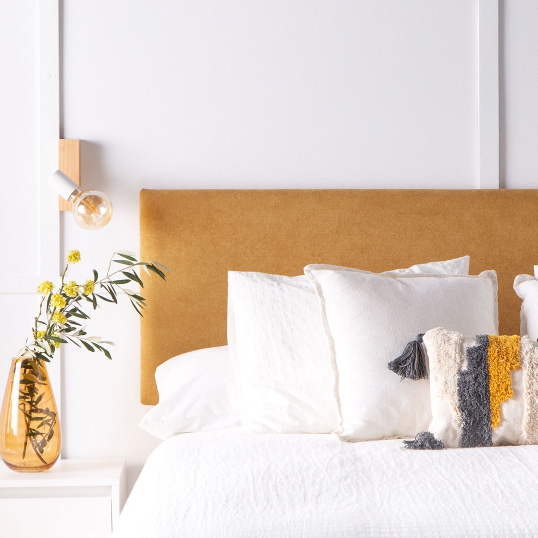 Cabecero para cama 90, 110, 135 y 150, madera maciza, estilo Francés. Color  principal Amarillo Grado de envejecido Medio envejecido Color secundario  Ninguno