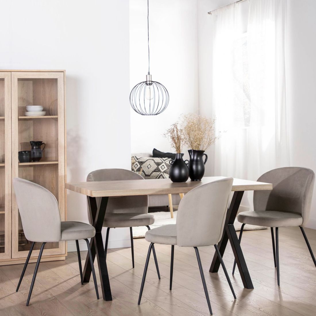 Silla de comedor con reposabrazos tapizada gris Lizel, Klasthome en 2023