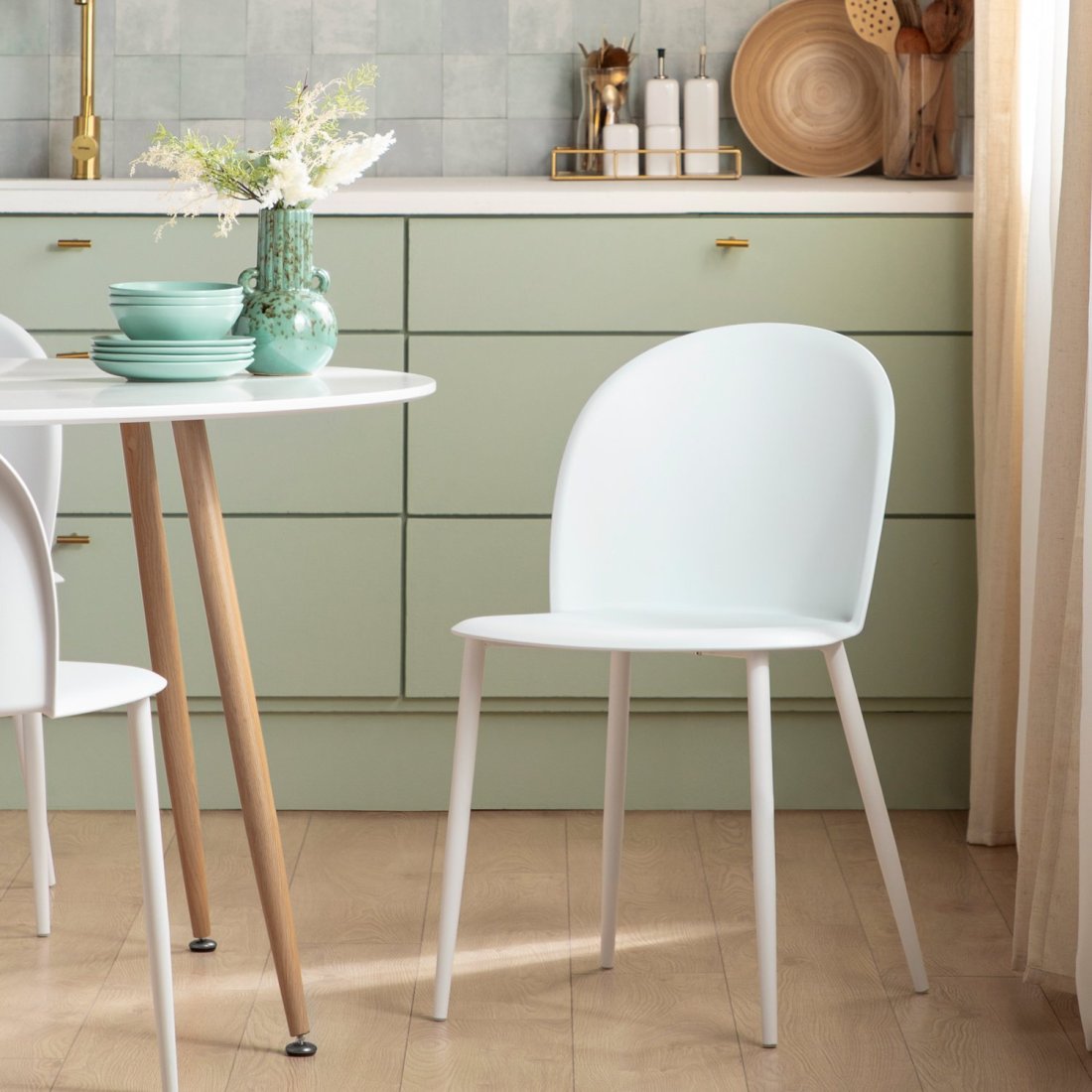 Silla blanca Scandinavian